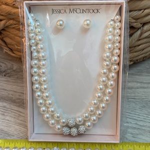 Pearls/ ecklace/earrings
